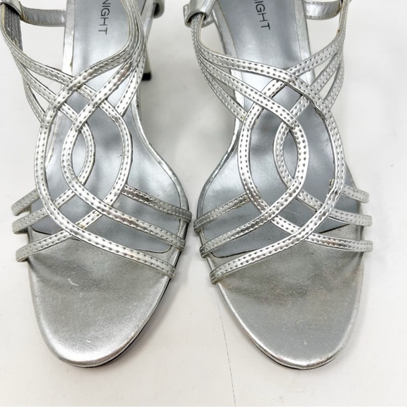 FIONI NIGHT SILVER DRESSY FAUX LEATHER SANDALS HEELS WOMENS SZ 9 - Picture 1 of 7